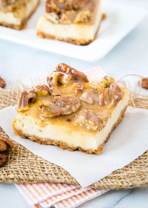 Caramel Praline Cheesecake, Praline Crumb Caramel Cheesecake Bars, Praline Cheesecake Recipes, Pecan Praline Bars, Praline Pecan Cheesecake, Praline Desserts, Praline Cheesecake Bars, Pecan Praline Cheesecake Recipe, Pecan Praline Cheesecake