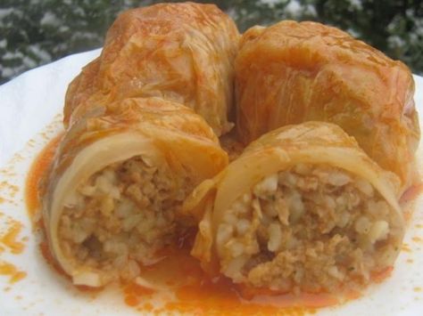 Sarma Recipe, Stuffed Cabbage Leaves, Balkan Food, Sour Cabbage, Macedonian Food, Bosnian Recipes, Stuffed Cabbage, Polish Food, Foreign Food