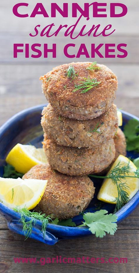 Easy, Canned Sardine Fish Cakes are packed with omega-3 healthy fat, Vitamin B12 & protein - 30 min mouthwatering super-food combo! Sardine Fish, Low Carb Shrimp Recipes, Sardine Recipes, Fish Cakes, Super Food, Fish Cake, Vitamin B12, Keto Recipes Easy, Shrimp Recipes