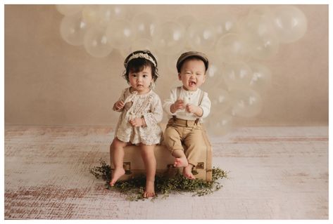 Cake Smash / First Birthday Photography Portland Oregon Twins First Birthday Photoshoot, Twins First Birthday, Twin Baby Photography, Cake Smash First Birthday, First Birthday Photoshoot, First Birthday Photography, Rustic Photography, Baby Cake Smash, Twin Photos