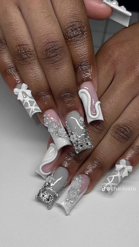 Grey N White Nails, Birthday Nails White And Silver, Gray Birthday Nails, Grey Baddie Nails, Nail Designs White Base, Nails Gray And White, Grey And White Nail Designs, Silver And White Acrylic Nails, Gray Acrylic Nails