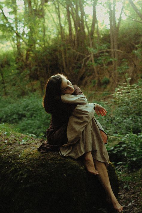 Pose Reference Outdoor, Dark Forest Senior Pictures, Portrait In The Woods, Portrait In The Forest, Twilight Inspired Photoshoot, Whimsical Forest Photoshoot, Moody Forest Photoshoot, Foggy Day Aesthetic, Female Photoshoot Ideas Outdoor