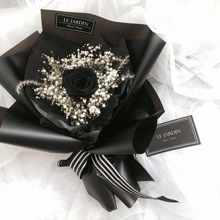 Flowers Wrapped In Black Paper, Birthday Flowers Bouquet For Men, Black Bouquet Flowers, Men's Bouquet, Flower Bouquet For Men, Flowers Proposal, Black Flowers Bouquet, Black Flower Bouquet, Proposal Bouquet