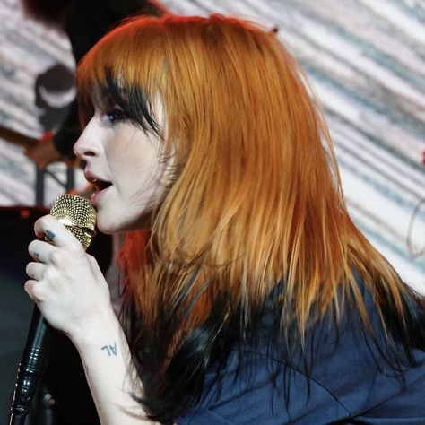 Orange Hair Black Tips, Fox Hair Dye, Female Urinal, William Black, Hayley Williams, Orange Hair, Paramore, Gorgeous Hair, Fashion Makeup