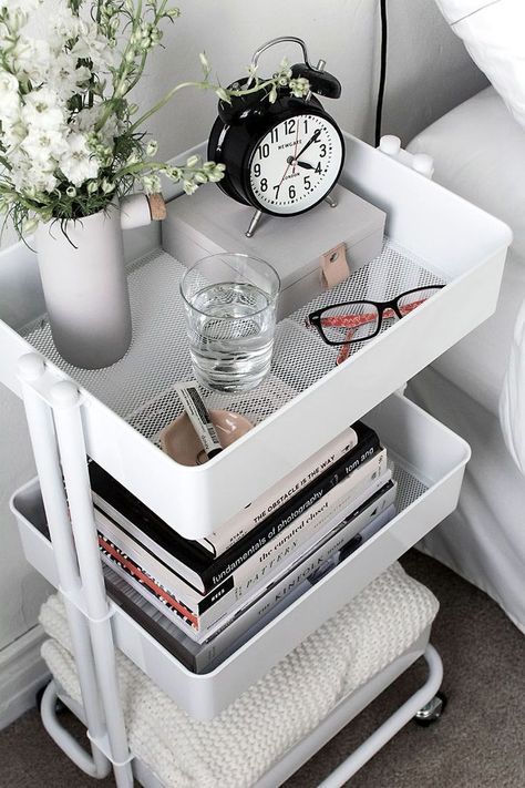 Small Bedroom Storage, Diy Bench, Tiny Bedroom, Stylish Bedroom, Room Inspiration Bedroom, Room Ideas Bedroom, Discount Furniture, Organization Bedroom, Bedroom Storage