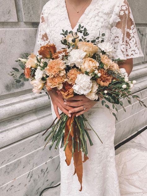 Golden Flower Arrangements, Fall Carnation Bouquet, Fall Bouquet Recipe, Fall Roses Bouquet, Bridal Bouquet With Carnations, Amber Wedding Bouquet, Terracotta Wedding Bouquet Real Flowers, Terracotta Fall Wedding Florals, Wedding Flowers With Carnations