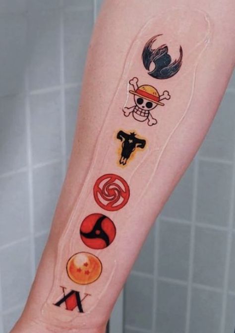 Naruto Tatoos Ideas, Anime Symbols Tattoo, Black Clover Tattoo Ideas, Fire Force Tattoo, Small Anime Tattoos Ideas, Black Clover Tattoo, Fairy Tail Tattoo, Tatoo 3d, Clover Tattoo