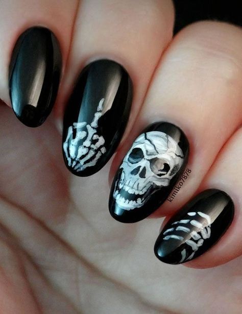 Nail Art Designs Halloween, Scene Nails, Toenails Designs, Skull Nail Art, Sharp Claws, Skull Nails, Art Deco Nails, Gothic Nails, Short Coffin Nails