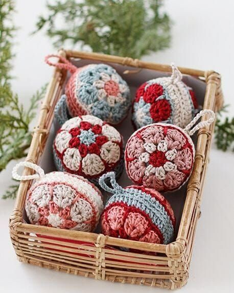 Crocheted Ornaments, Pelottava Halloween, Magazine Drops, Crochet Ornament Patterns, Crochet Idea, Confection Au Crochet, Crochet Xmas, Crochet Christmas Decorations, Crochet Ornaments