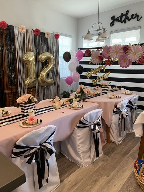 Makeup Birthday Party Decorations, Sephora Birthday Party, Sephora Birthday Party Theme, Make Up Birthday Party Ideas, Makeup Birthday Party Ideas, Makeup Birthday Party, 14th Birthday Party Ideas, Makeup Birthday, Squish Mellow