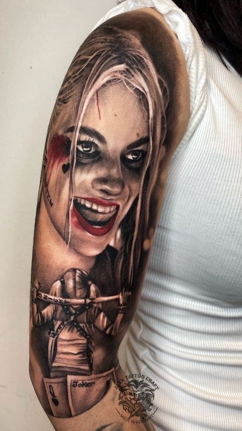 Harley Quinn Tattoo Ideas, Harley Quinn Tattoos, Joker And Harley Tattoo, Joker Face Tattoo, Alex Tattoo, Arley Queen, Feminine Shoulder Tattoos, Harley Tattoos, Geisha Tattoo Design