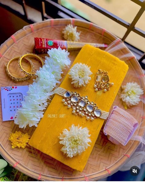 Sharee Photography, Haldi Kunku, Dare Games, Indian Wedding Favors, Diy Anniversary Gift, Indian Wedding Bride, Wedding Gift Pack, Dressing Ideas, Creative Wedding Gifts