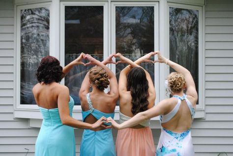 Group shot - back of dresses and hair Homecoming Group Pictures, Poses Homecoming, Prom Pictures Group, Hoco Pictures, Homecoming Poses, Hoco Pics, Group Photo Poses, Prom Pictures Couples, Prom Goals