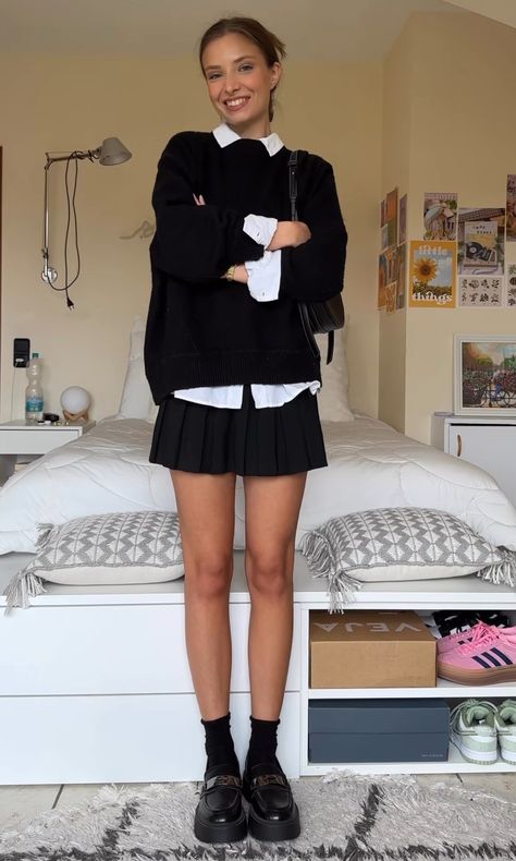 School Skirt Outfits, Black Woman Braids, Woman Braids, Instagram Outfit Ideas, Braids Easy, Black Skirt Outfits, Pleated Skirt Outfit, Tennis Skirt Outfit, Loafers Outfit