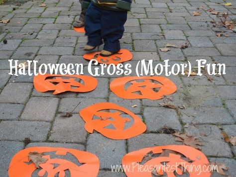 Halloween Gross Motor, Movement Activities For Kids, Halloween Games For Toddlers, Kaba Motor Becerileri, Toddler Lessons, Halloween Toddler, Halloween Week, Pumpkin Activities, Toddler Ideas