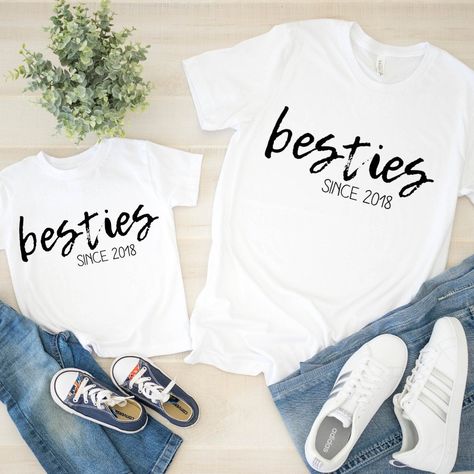 Besties Shirts, Best Friend Matching Shirts, Mom And Me Shirts, Friend Shirts, Mommy And Me Shirts, Best Friend T Shirts, Mommy Daughter Outfits, Sublimacion Ideas, Bff Shirts