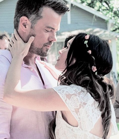 Josh Duhamel & Megan Fox As Lukas Reed & Ellen Reed In “Think Like A Dog” | 2020. Fox Character, Fox Dog, Josh Duhamel, Lights Camera Action, Megan Fox, Dog Show, A Dog, Fox, Wedding Dress