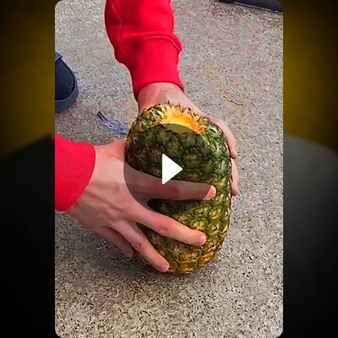 Pineapple Hacks Video, Peeling A Pineapple, Peel Pineapple How To, How To Peel A Pineapple, Pineapple Hack, Pun Guys, Amazing Food Hacks, Snack Hacks, Pineapple Fruit