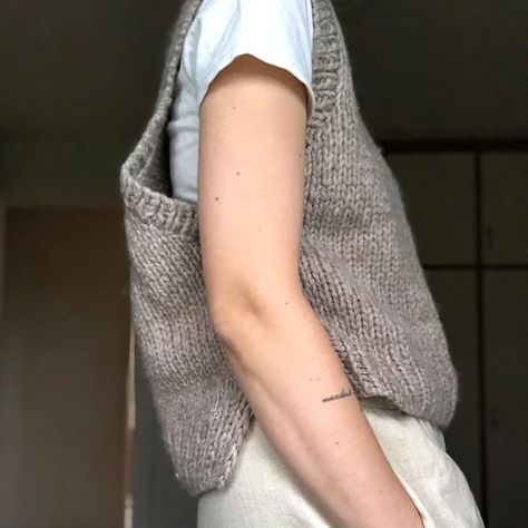 Christa Broundal’s Instagram profile post: “Holiday Slipover 🦢 #holidayslipover #petiteknit #knittersofinstagram #knittersgonnaknit #makersgonnamake #knittingismyyoga #potd #ootd…” Holiday Slipover, Post Holiday, Triangle Tattoo, Instagram Profile, Ootd, Tattoos, Knitting, Instagram