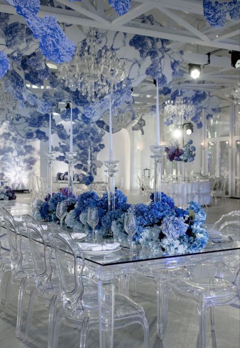 Engagement Themes, Bride Groom Table, Blue Wedding Centerpieces, White Wedding Decorations, Blue White Weddings, Snowflake Wedding, Tall Wedding Centerpieces, Dream Wedding Decorations, Wedding Planning Decor