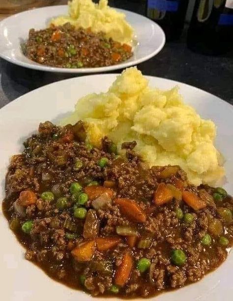 Mince And Tatties Recipe, Mince And Tatties, Chicken Salad Croissant, Savoury Mince, Scottish Dishes, Homemade Mashed Potatoes, Minced Beef, Mash Recipe, Beef Gravy