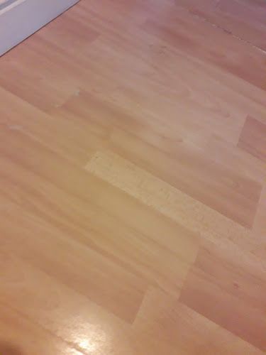 Painting Laminate Wood, Painting Laminate Floors, Laminate Flooring Diy, Flooring Diy, Garage Floor Paint, Painting Laminate, Floor Renovation, Dark Living Rooms, Floor Stain