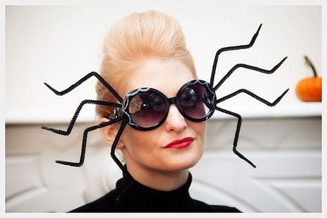 Diy Halloween Spider, Diy Sunglasses, Mascaras Halloween, Halloween Beauty, Halloween Costume Mask, Halloween Eyes, Festival Diy, Halloween Make Up, Fantasias Halloween