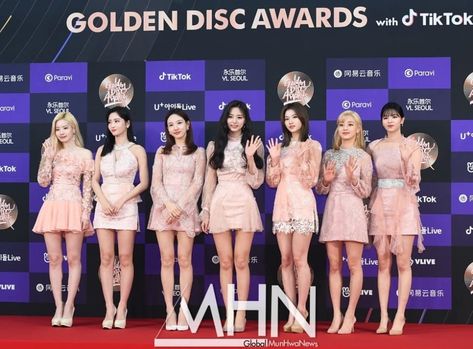 Twice Red Carpet, Backless Homecoming Dresses, Twice Video, Golden Disc Awards, Golden Disk Awards, Kpop Girl Bands, Musical Group, Trendy Fashion Outfits, Kpop Fashion Outfits