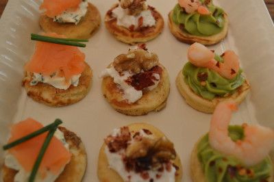 Blinis met 3 verschillende topping Blinis Toppings, 21 Diner, High Tea, Christmas Dinner, Finger Foods, Delicious Desserts, Diner, Food Drinks, Yummy Food