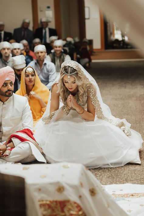 Punjabi American Wedding, Indian Wedding White Bride, British Indian Wedding, Interracial Indian Wedding, Sikh Wedding Aesthetic, Mixed Culture Wedding, Sikh Wedding Guest Outfit, Sikh Wedding Dress Punjabi Bride, Indian Wedding Dress White