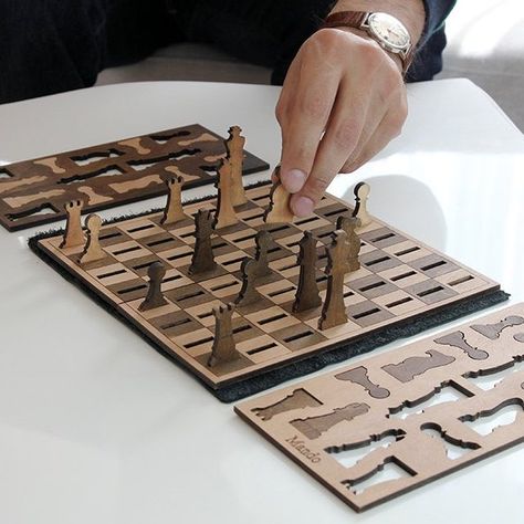 Wooden 2D Portable Chess Set #Chess, #Portable, #Wood Portable Chess Set, Lézervágott Fa, Chess Set Unique, Idee Cricut, Laser Cut Wood Crafts, Laser Engraved Ideas, Wooden Games, Cnc Projects, Wooden Chess