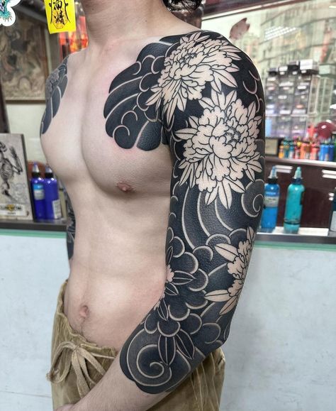 Japanese Tattoo Cover Up Ideas, Full Sleeve Japanese Tattoo, Japanese Tattoo Art Traditional Black, Black And Grey Japanese Tattoo, Irezumi Sleeve, Black And Grey Sleeve, Buddhist Tattoo, Full Leg Tattoos, Maori Tattoo Designs