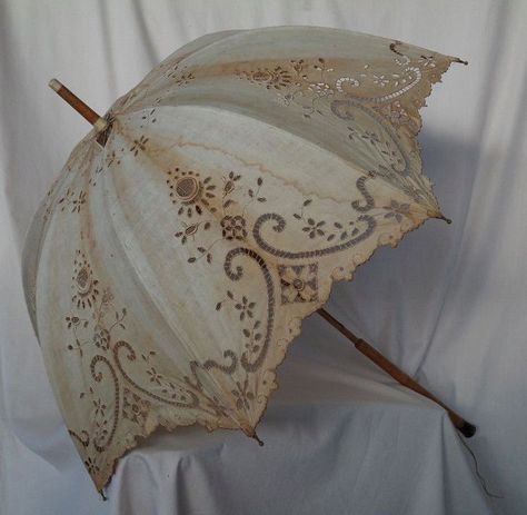 parasol 1800 | Antique Parasol first half 1800 handmade in Italy Lace Umbrella, Lace Parasol, Victorian Accessories, Parasol Umbrella, Paper Umbrellas, Vintage Umbrella, Under My Umbrella, Singing In The Rain, Umbrellas Parasols