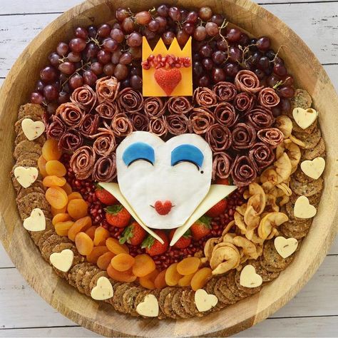 Disney at Home on Instagram: “You guys!!! Have you seen a more gorgeous charcuterie board?! How perfect is this Queen of hearts board our friend @spoonful_me_disney…” Alice In Wonderland Bachelorette Party, Alice In Wonderland Tea Party Food, Halloween Charcuterie Boards, Boards Party, Alice In Wonderland Food, Alice In Wonderland Party Ideas, Charcuterie Business, Wonderland Party Ideas, Charcuterie Trays