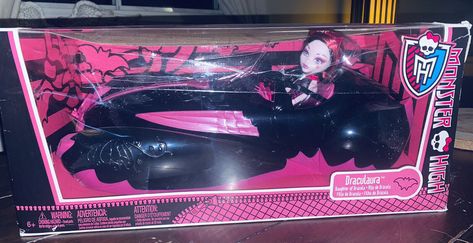 VERY RARE DRACULAURA MONSTER HIGH CAR & DOLL SET DAUGHTER OF DRACULA. NEW IN BOX Draculaura Monster High, Doll Suitcase, Monster High Draculaura, High Car, Roadster Car, New Disney Princesses, Love Monster, Monster High Art, Doll Set