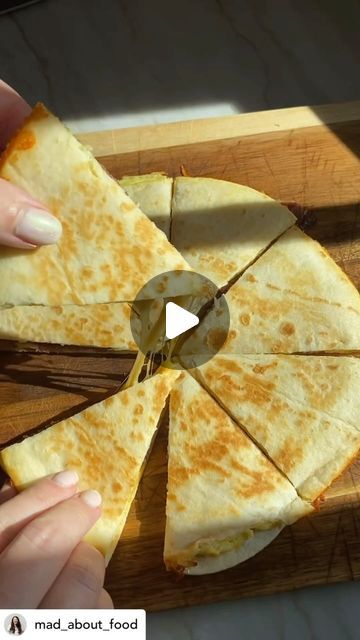 A Taste of the Kawarthas | ✨ bacon egg and cheese breakfast quesadilla ✨ Scramble 2 eggs and po into a greased pan over medium heat allow the eggs to cook along the... | Instagram Tortilla And Cheese, Things To Cook With Eggs, Brunch Snacks Appetizers, Tortilla And Eggs Breakfast, Tortilla Breakfast Ideas, Recipes Using Tortillas, Tortilla Ideas, Breakfast Tortillas, Tortilla Breakfast