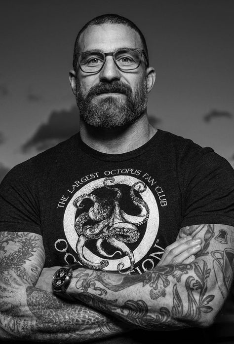 Badass Beard, Andrew Huberman, Beard And Mustache Styles, Aesthetics Bodybuilding, Mustache Styles, Muslim Images, Daily Routines, Beard No Mustache, Beard Styles