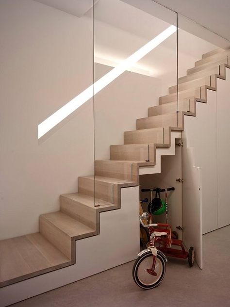 Contemporary Staircase Design, Wooden Staircase Design, Garage Stairs, تحت الدرج, درج السلم, Staircase Interior Design, Contemporary Staircase, Flooring For Stairs, Staircase Storage