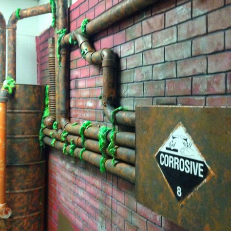 . Haunted Laboratory Diy, Toxic Waste Halloween Decorations, Horror Laboratory, Haunted House Walls, Mad Scientist Halloween, Scientist Lab, Night House, Halloween Maze, Diy Haunted House Props