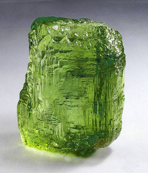 Peridot: Harmonizes relationships by alleviating jealousy & anger + enhances compassion & regulates the cycle of life by assisting in rebirth & renewal Peridot Crystal, Pretty Rocks, Beautiful Rocks, Peridot Gemstone, Minerals And Gemstones, Rocks And Gems, August Birth Stone, Precious Gems, Gems And Minerals