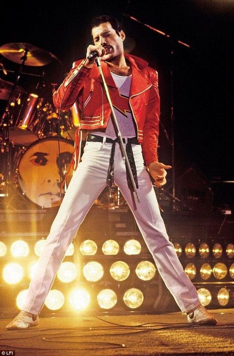 Did you know: Freddie Mercury - The MAN  #Queen #FreddieMercury #Music Freddie Mercury Quotes, 80’s Aesthetic, Rock Aesthetic, A Night At The Opera, Freddy Mercury, Concert Aesthetic, 80s Aesthetic, Queen Freddie Mercury, British Rock