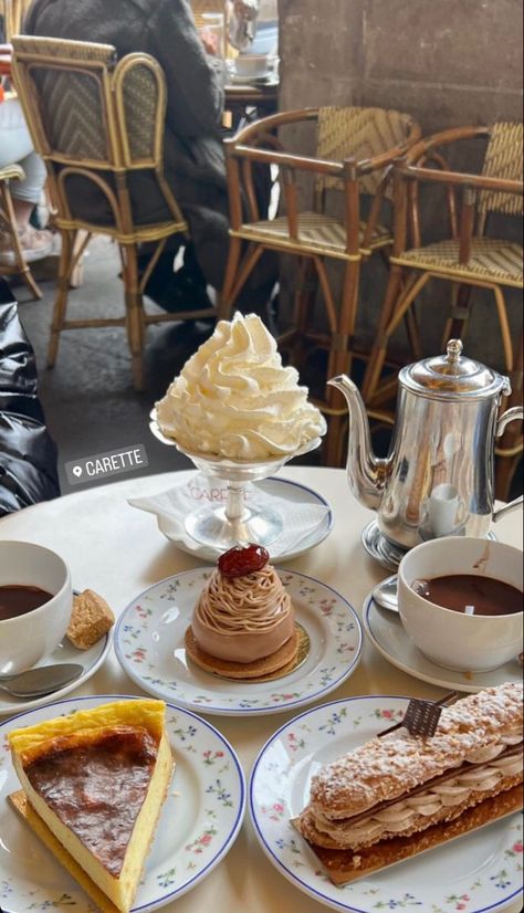 Paris Aesthetic Food, French Food Asethic, Coffee Place Aesthetic, Paris France Food, Carette Paris, Paris Story, France Dessert, Paris Desserts, Coffee Paris