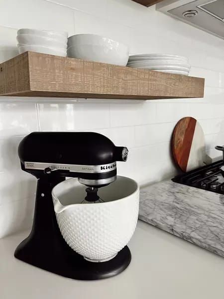 Black Kitchenaid Mixer On Counter, Kitchenaid Mixer On Counter, White Kitchen Aid, Kitchenaid Bowl, White Pasta Bowls, Matte Black Kitchen, Kitchen Innovation, Plates White, Kitchenaid Mixer