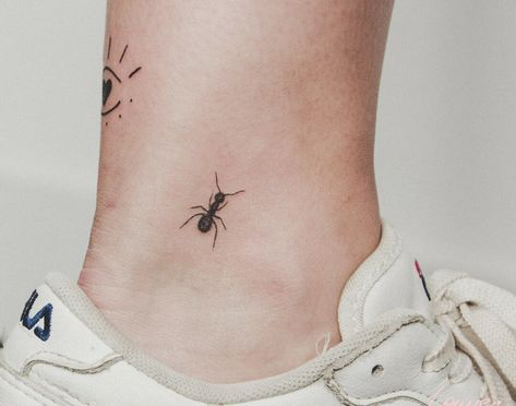 Are you looking for some amazing tattoo ant designs for your next tattoo? Here are a few ant tattoo ideas you will absolutely fall in love with. Tiny Ant Tattoo, Small Ant Tattoo, Ant Tattoo Small Cute, Ant Tattoo Design, Ant Drawing Cute, Simple Insect Tattoo, Ant Tattoo Cute, Small Insect Tattoo, Ant Tattoo Small