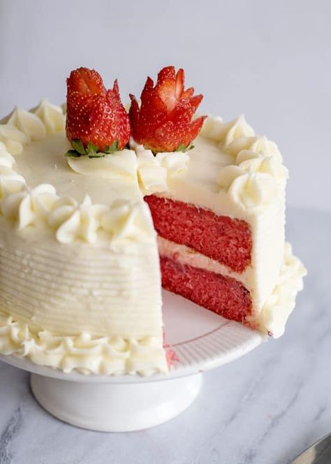 Fresh Strawberry Cake With Cream Cheese Icing - Southern Plate Strawberry Cake With Cream Cheese Icing, Cheesecake Frosting, Strawberry Dishes, Strawberry Cream Cheese Frosting, Fresh Strawberry Cake, Southern Plate, Yummy Deserts, Cake Mug, White Cake Recipe