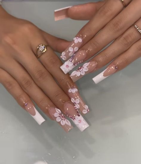 Pink And White Bling Nails, Flower Long Nails, White And Purple Nails, Maternity Nails, Quince Nails, Quinceanera Nails, Nails Collection, Gold Acrylic Nails, Dope Nail Designs