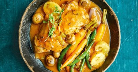 This creamy slow cooker chicken with mushrooms, potato, carrot and beans is just the dish to warm you up on a chilly night. Creamy Chicken Dinner, French Chicken, Quick Chicken, Steak Sandwich, Chicken Dinners, Easy Slow Cooker Recipes, Easy Slow Cooker, Slow Cooking, Mushroom Recipes