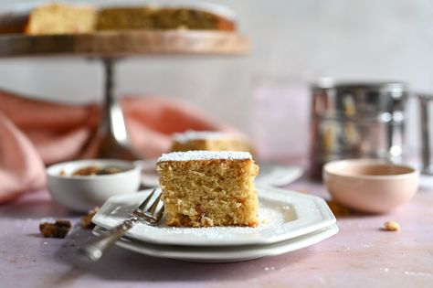 Learn all about phanouropita or fanouropita and Saint Phanourios and how to make this EASY and VEGAN (Lenten) cake with lots of walnuts and raisins. Vegan Spice Cake, Greek Easter Bread, Greek Cake, Greek Recipes Authentic, Vegan Greek, Greek Sweets, Greek Desserts, Easter Bread, Greek Cooking