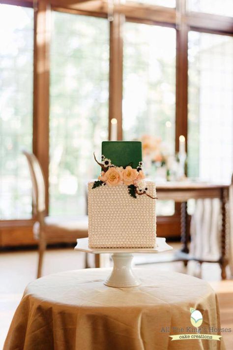 Emerald Green Elegance Wedding Reception Cake, Incredible Cakes, King Horse, Bellingham Washington, Horse Cake, Wedding Cake Ideas, Elegance Wedding, Modern Cakes, French Elegance