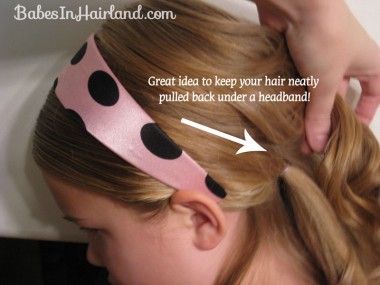 Headband Hair Trick. This didn't really work. It gave a weird bump Wavy Hair With Braid, Bow Hairstyles, Hairstyles Design, Short Hairstyles Fine, Braided Headband, Headband Hair, Toddler Hair, Loose Hairstyles, Ideas For